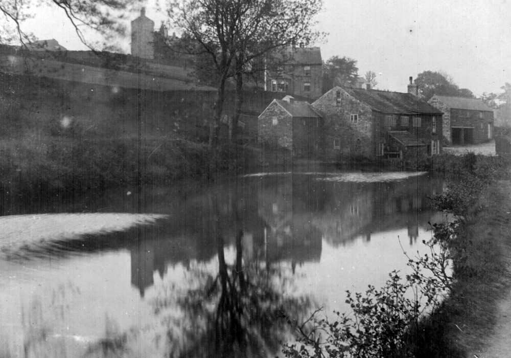 Hollins Bridge Mill and mill dam, before the course of the river was changed (undated). Sheffield City Council, Libraries Archives and Information: www.picturesheffield.com Image u01693.