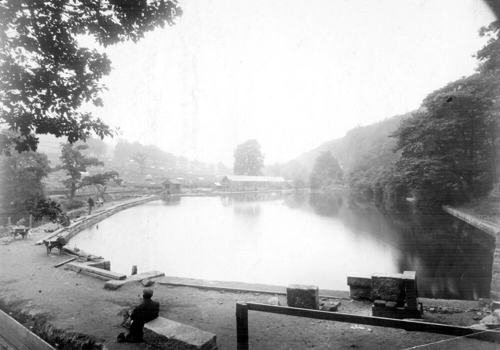 New Dam bathing pool under construction (c. 1910). Sheffield City Council, Libraries Archives
