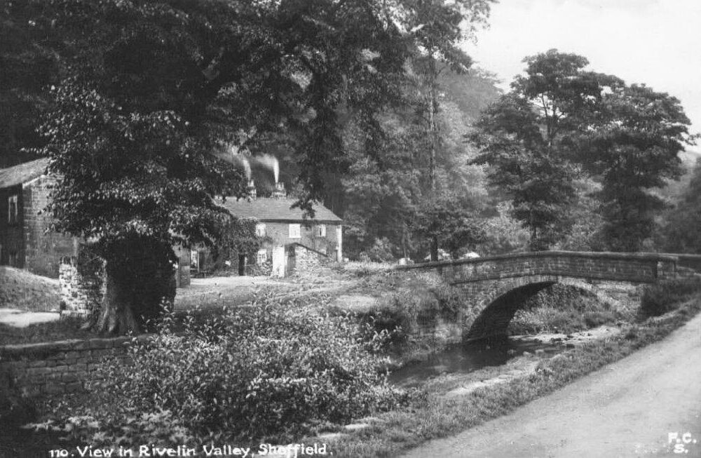 Roscoe Bridge, with cottages. Roscoe Wheel can just be seen far left, behind the tree. From the RVCG collection.